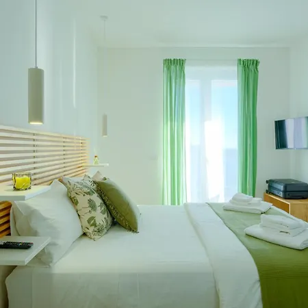 Guest house Iris & 4*
