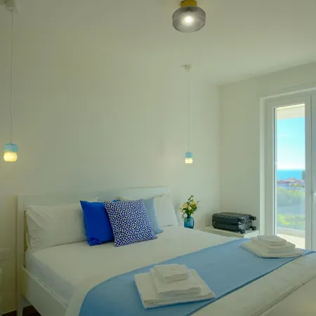 Iris & Guest house *