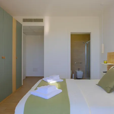 Iris & Guest house *