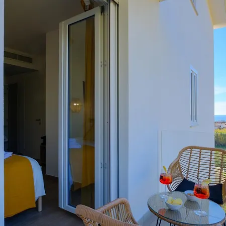 Iris & Guest house *