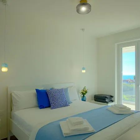 Iris & Guest house *